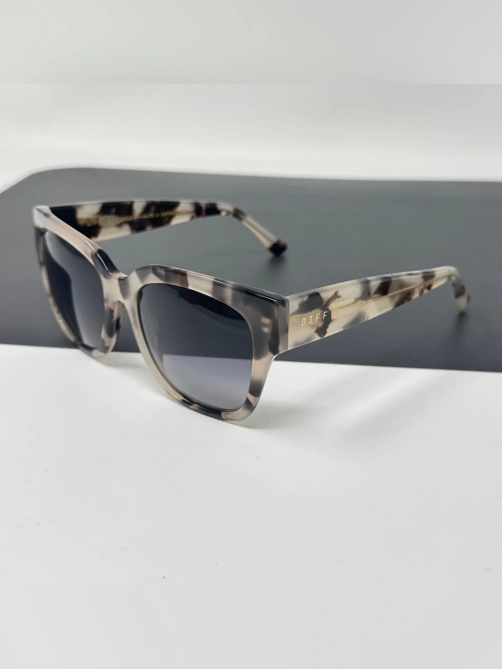 Diff Bella 2 Women's Sunglasses Turtle Tortoise